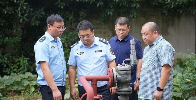 &nbsp;双节检查不松懈 安全排查不停歇 市市场监管局开展节前特种设备安全专项检查